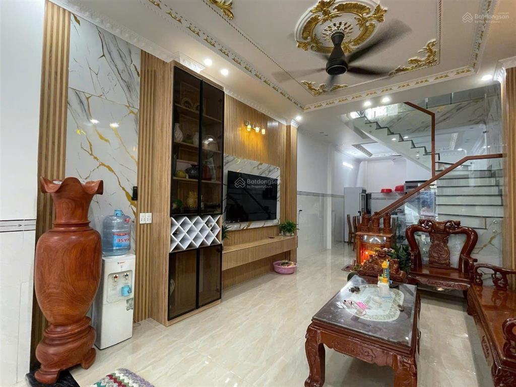 Nhà 3 lầu ngay lý thường kiệt đường thông 8m
giá 7 tỷ 600