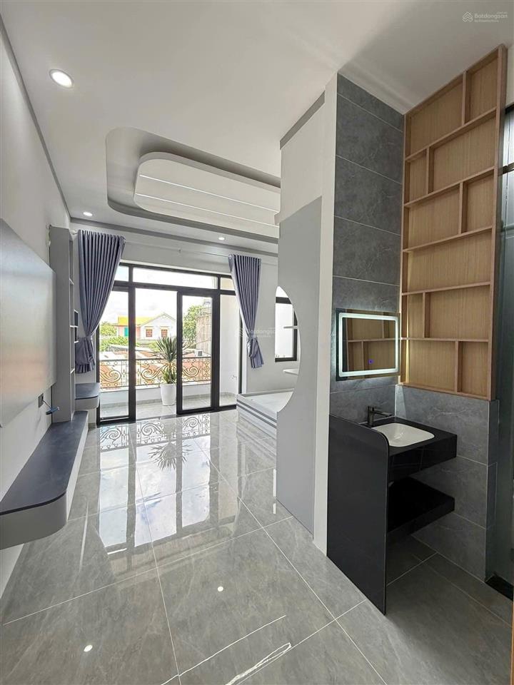 Chính chủ cần bán trệt 2 lầu ở đường ng bính, đông hoà. thiết kế sang trọng. dt 110m2. 4pn, 3wc.