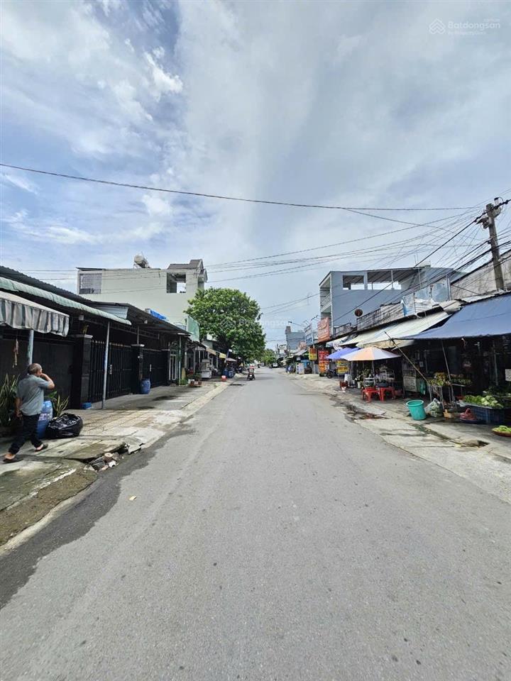 Chính chủ cần bán đất mt kinh doanh vuông vức ở tân đông hiệp. dt 212m2. t.cư 100%. sát bên chợ