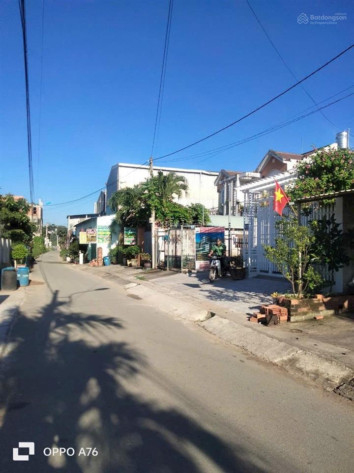 Chính chủ cần bán đất ở đông hòa. giáp làng đhqg, dân cư đông đúc. ngang 4x23,30m. đường 5m