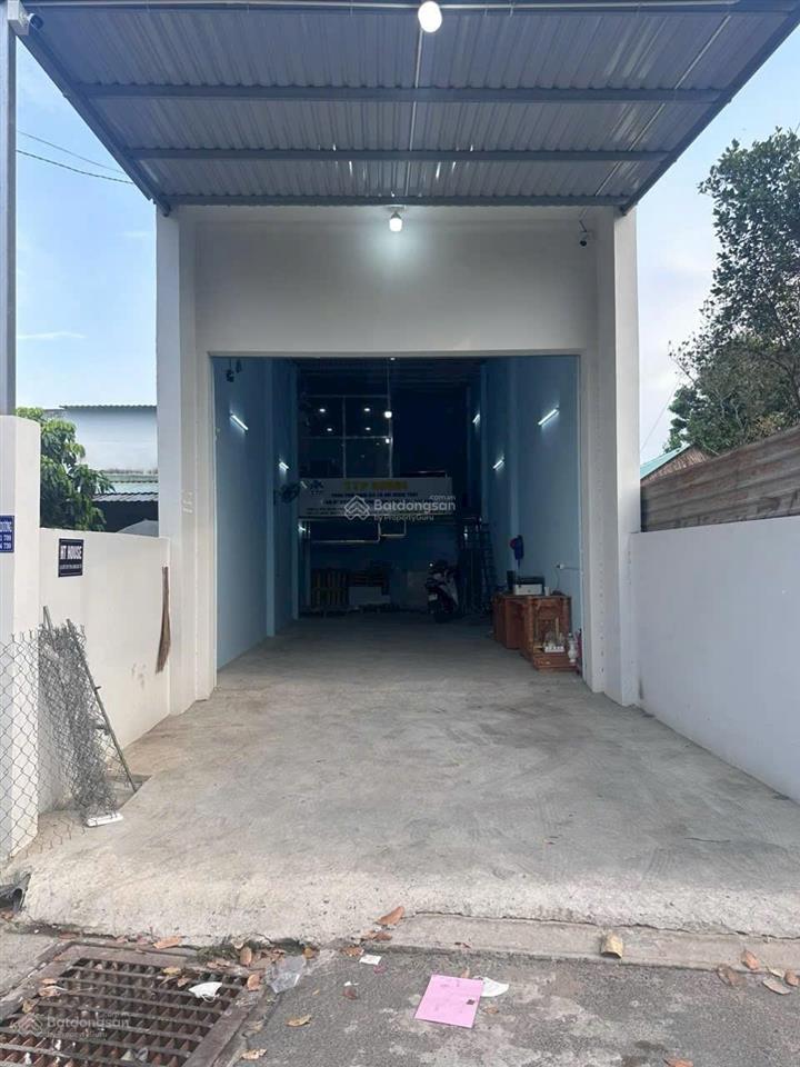 Chính chủ cần bán gấp kho ở đông hoà. đường thông, xe tải vừa. cách trường học 1,2, chợ 150m.dt103m