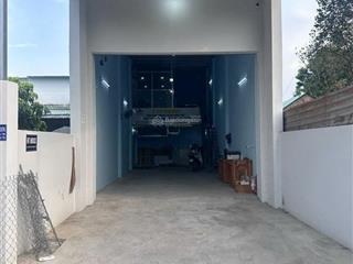 Chính chủ cần bán gấp kho ở đông hoà. đường thông, xe tải vừa. cách trường học 1,2, chợ 150m.dt103m