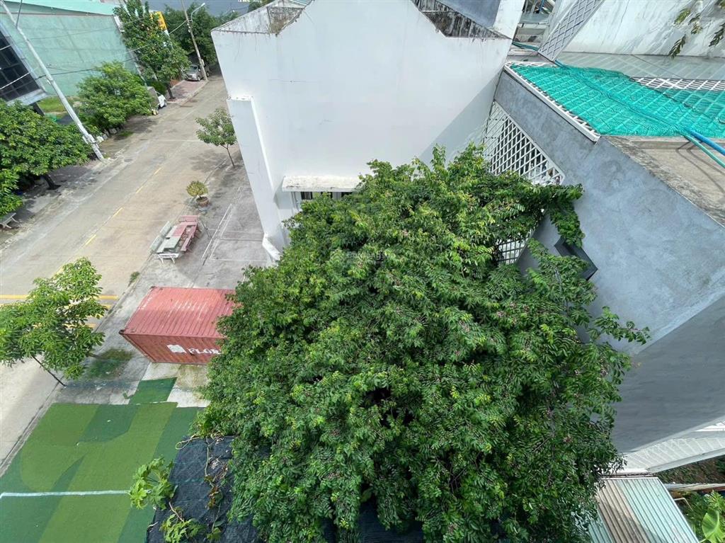 Chính chủ cần bán nhà mt 3 lầu đã hoàn công. ở tthc dĩ an. dt 127m2. đường 14m. nội thất hiện đại