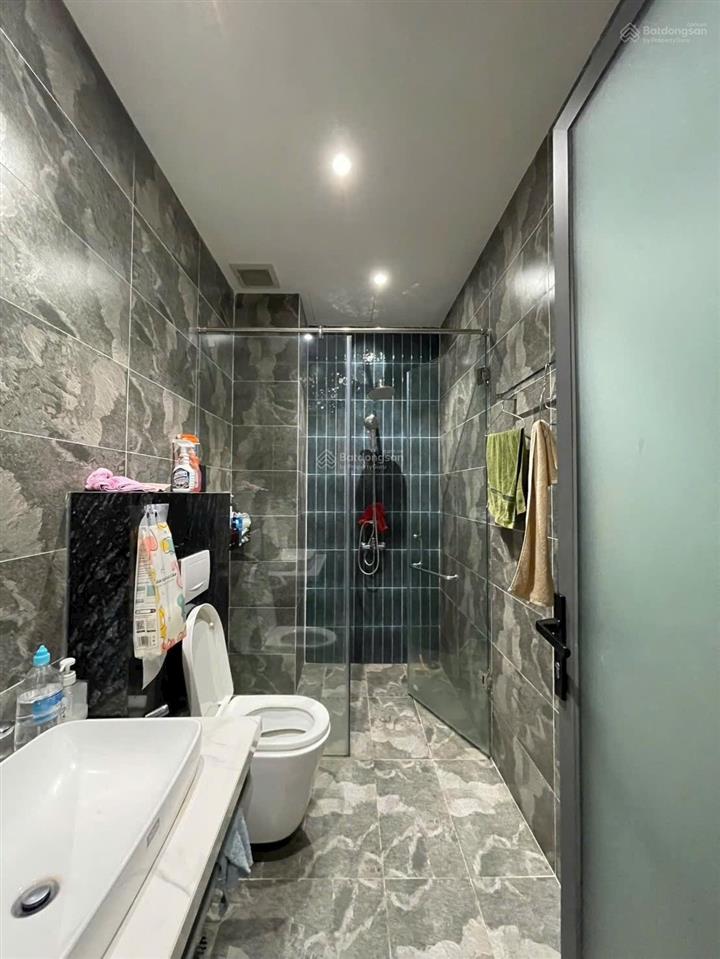 Chính chủ cần bán nhà mt 3 lầu đã hoàn công. ở tthc dĩ an. dt 127m2. đường 14m. nội thất hiện đại