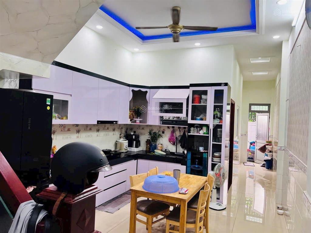 Bán nhà gần làng đại học  vị trí đẹp, tiềm năng cao