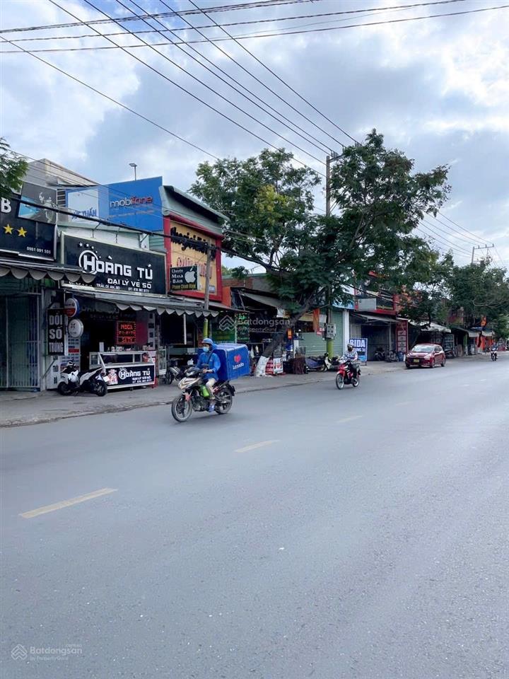 Chính chủ cần bán đất mt kinh doanh. tặng nhà c4 và dãy trọ ở dĩ an. dt 198m2. gần trường, chợ...