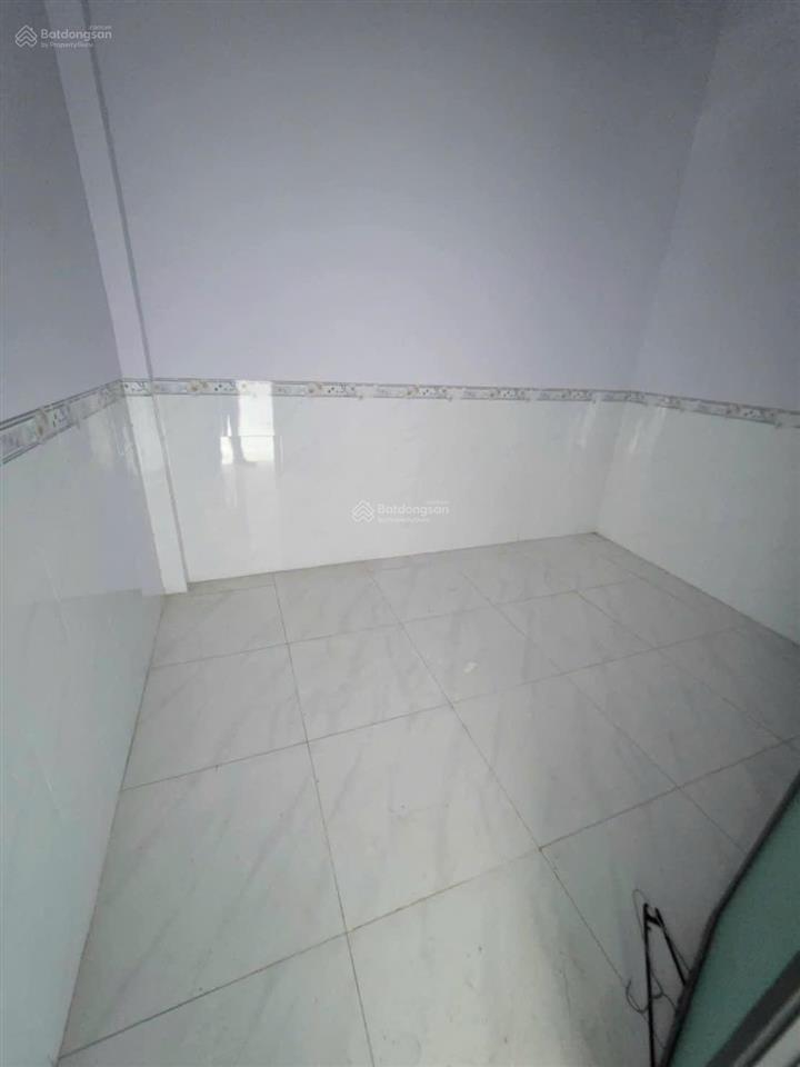 Chính chủ cần bán nhà 2 mặt tiền ở tân đông hiệp. dt 165,9m2. đường 5,5m. 3pn, 2wc. sân rộng, mát