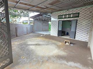 Chính chủ cần bán nhà 2 mặt tiền ở tân đông hiệp. dt 165,9m2. đường 5,5m. 3pn, 2wc. sân rộng, mát
