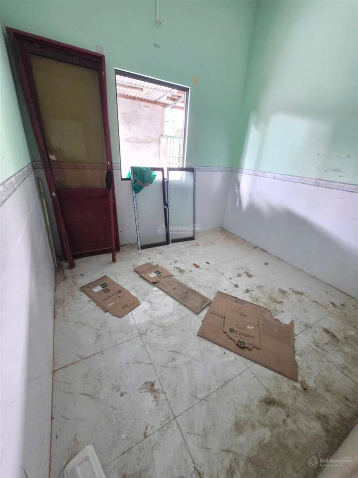 Chính chủ cần bán nhà 2 mặt tiền ở tân đông hiệp. dt 165,9m2. đường 5,5m. 3pn, 2wc. sân rộng, mát