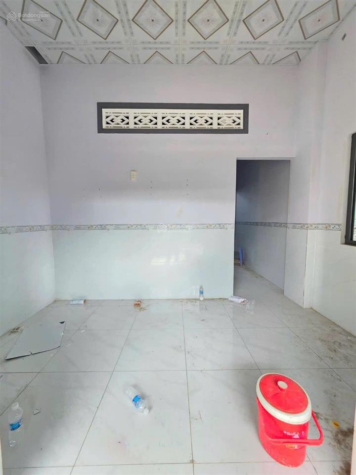 Chính chủ cần bán nhà 2 mặt tiền ở tân đông hiệp. dt 165,9m2. đường 5,5m. 3pn, 2wc. sân rộng, mát