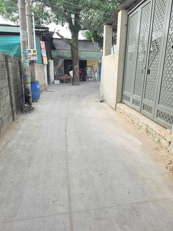 Chính chủ cần bán nhà 2 mặt tiền ở tân đông hiệp. dt 165,9m2. đường 5,5m. 3pn, 2wc. sân rộng, mát