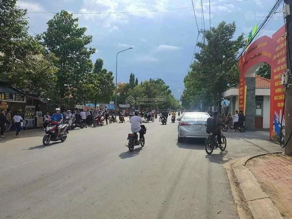 Chính chủ cần bán mt kd ở đông hoà. gần chợ, trường c1,c2. dt 146m2. ngay trung tâm văn hoá.