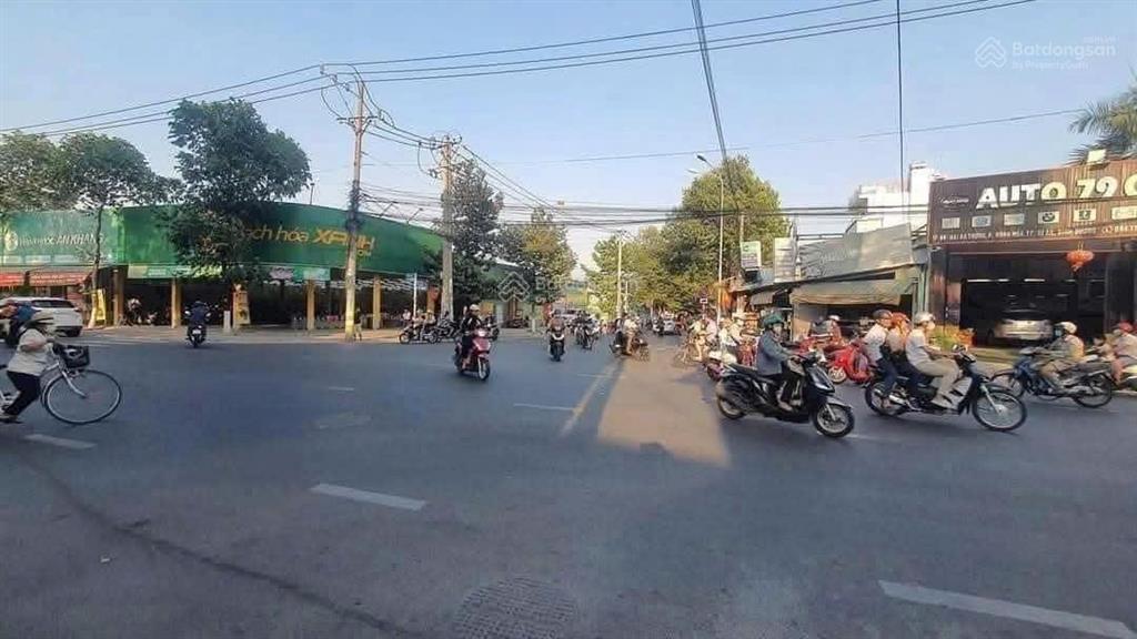 Chính chủ cần bán mt kd ở đông hoà. gần chợ, trường c1,c2. dt 146m2. ngay trung tâm văn hoá.