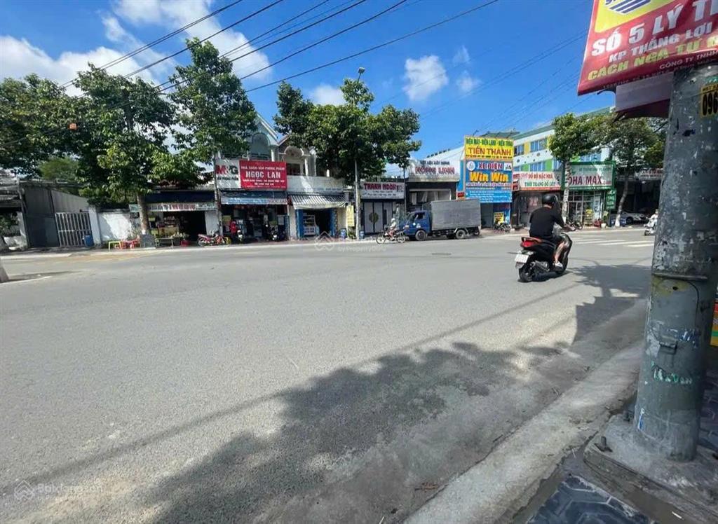 Chính chủ cần bán mt kd ở đông hoà. gần chợ, trường c1,c2. dt 146m2. ngay trung tâm văn hoá.