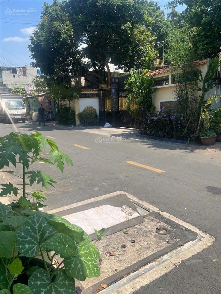 Chính chủ cần bán nhà c4 và 8 phòng trọ ở dĩ an. thu nhập 12tr/tháng. dt 184m2. ngang 5m