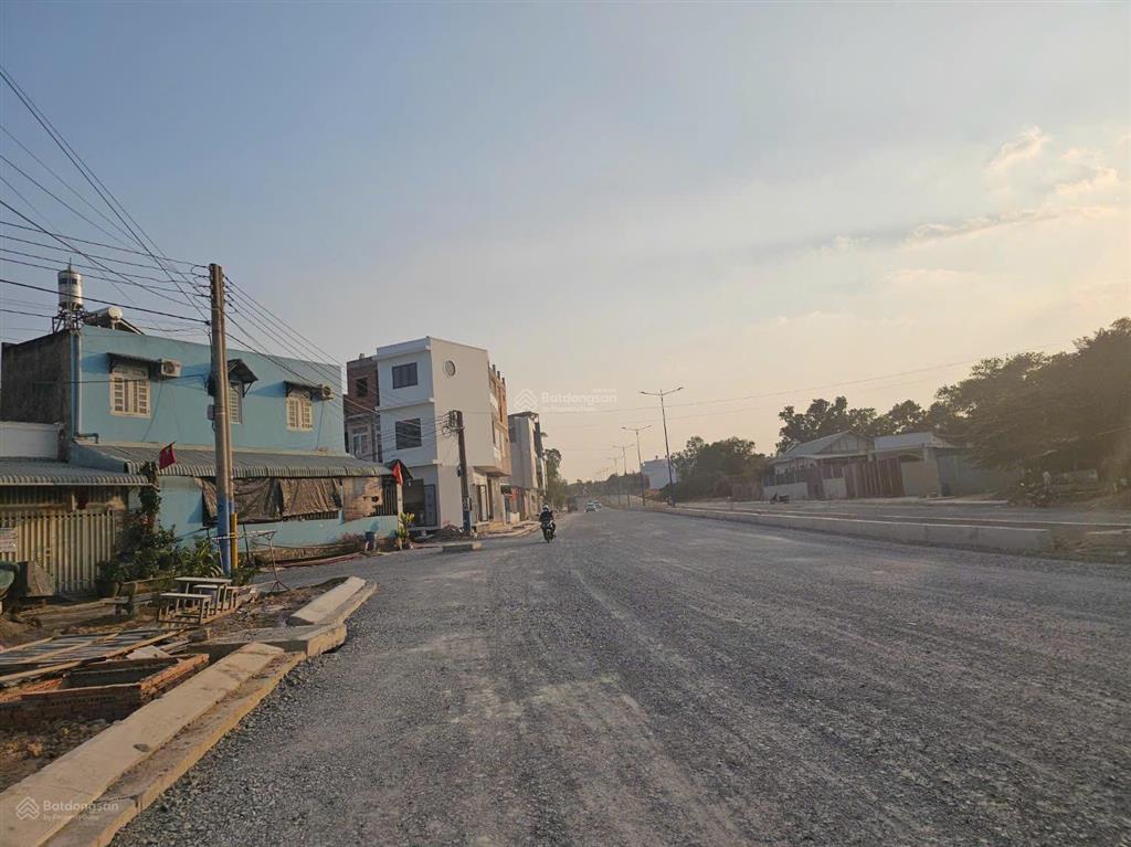 Bán đất tăng nhà mặt tiền 30.4 đường 32m sát metro xa lộ hà nội