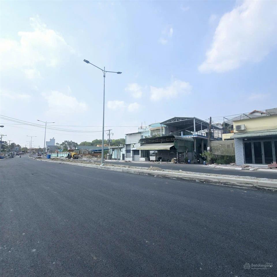 Bán đất tăng nhà mặt tiền 30.4 đường 32m sát metro xa lộ hà nội