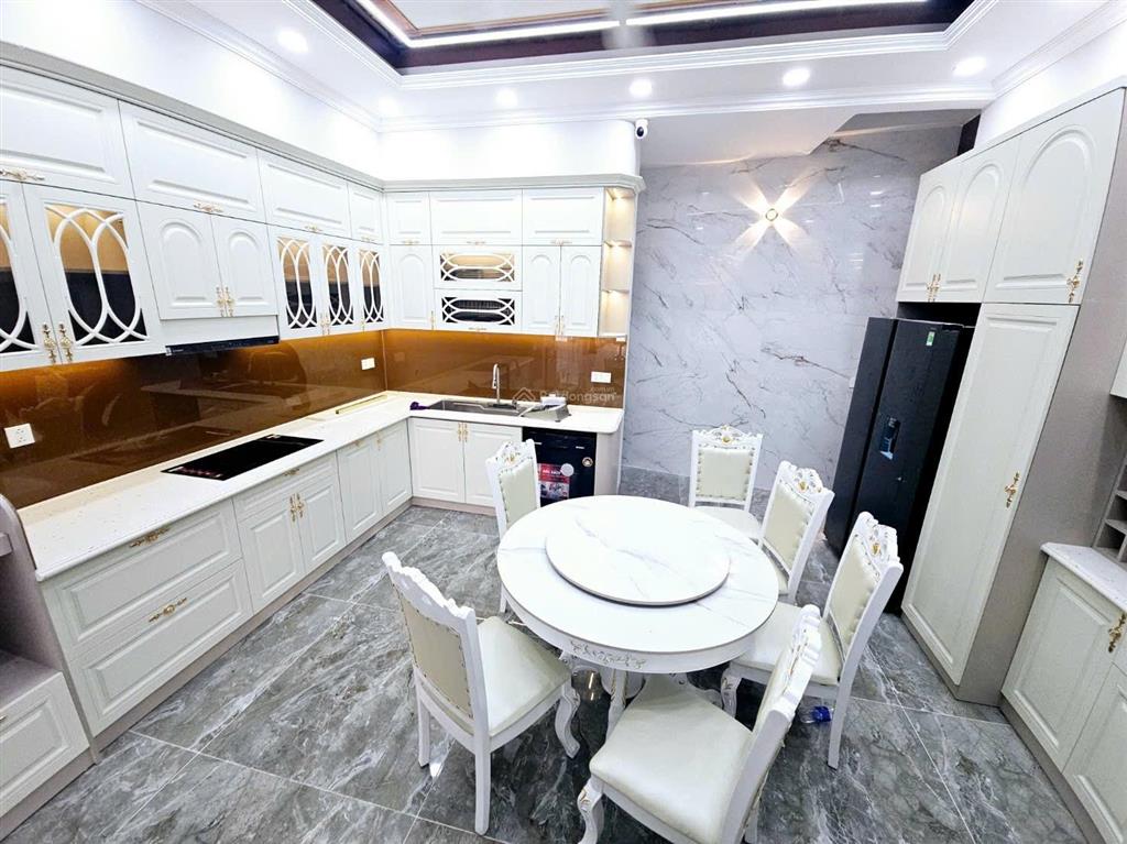 Chính chủ bán gấp nhà 4 tầng ở hai bà trưng, đông hòa gần trường, chợ, siêu thị go. dt 90m2 4pn 5wc