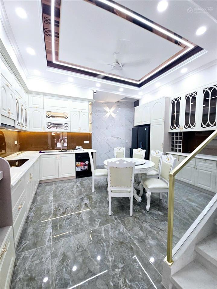 Chính chủ bán gấp nhà 4 tầng ở hai bà trưng, đông hòa gần trường, chợ, siêu thị go. dt 90m2 4pn 5wc