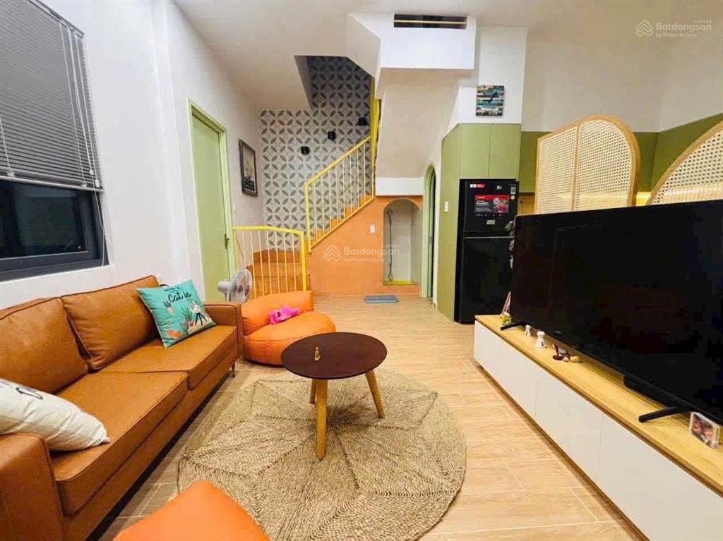 Nhà indochine đẹp  gần ngã tư chiêu liêu  ngang 10m  hxh  giá 4,9 t