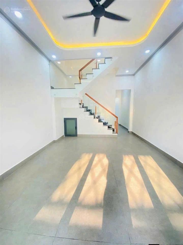 Chính chủ cần bán gấp nhà trệt 1 lầu ở ng an ninh. dĩ an. gần chợ, trường c1,c2. dt 82,9m. 4pn,2wc