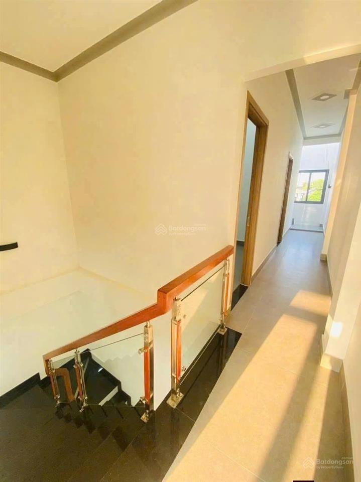 Chính chủ cần bán gấp nhà trệt 1 lầu ở ng an ninh. dĩ an. gần chợ, trường c1,c2. dt 82,9m. 4pn,2wc