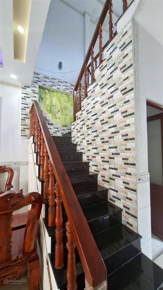 Chính chủ cần bán nhà trệt lầu ở nội hoá, đông hoà. dt 100m2. 3pn, 2wc. gần chợ, trường học