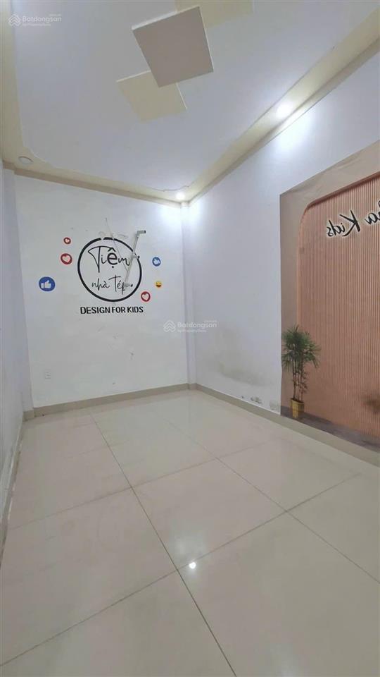 Chính chủ cần bán nhà trệt lầu ở nội hoá, đông hoà. dt 100m2. 3pn, 2wc. gần chợ, trường học