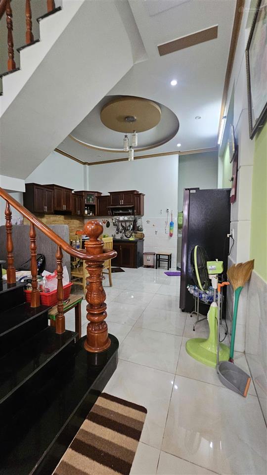 Bạn gấp nhà trọ lầu ngay big c dĩ an đường trước nhà 6m sổ riêng san xe hơi 7 chỗ