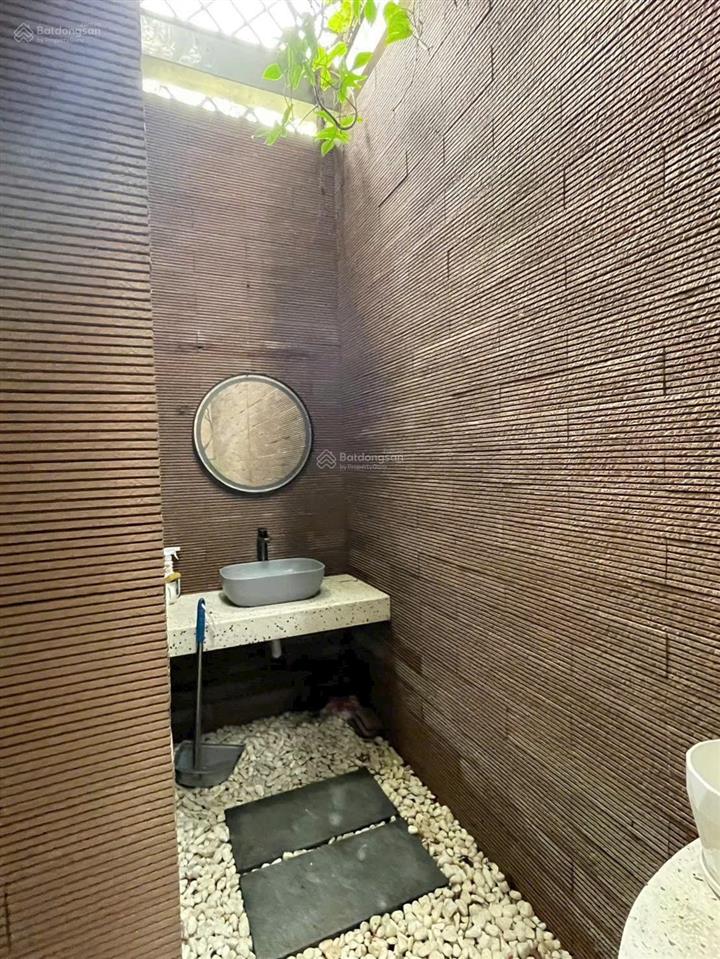 Chính chủ cần bán nhà 1 trệt 2 lầu. ở tthc dĩ an. thiết kế hiện đại. dt 127m2. 4pn, 3wc. đường 5m..