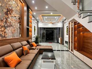 Chính chủ cần bán nhà trệt 2 lầu, tum ở dĩ an. kinh doanh vip. đường rộng. dt 60m2. 4wc, 4pn.