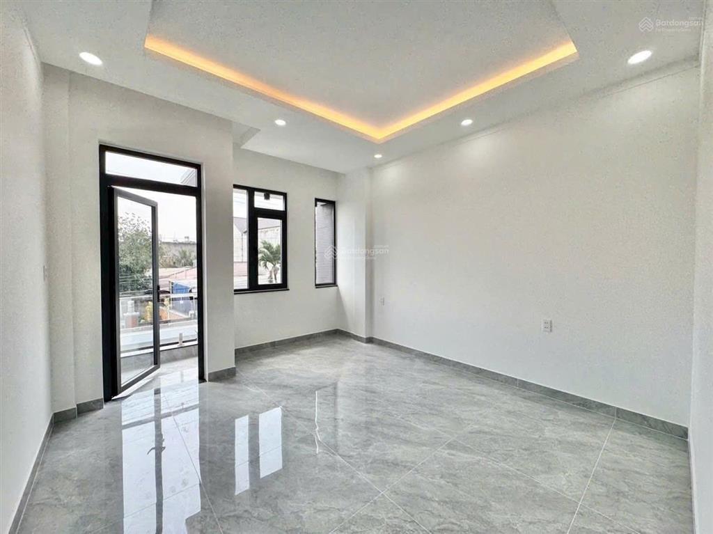 Chính chủ cần bán nhà trệt 2 lầu ở đào duy từ đông hoà dt 125m2. sân ô tô. 4pn 3wc. gần trường c1,2