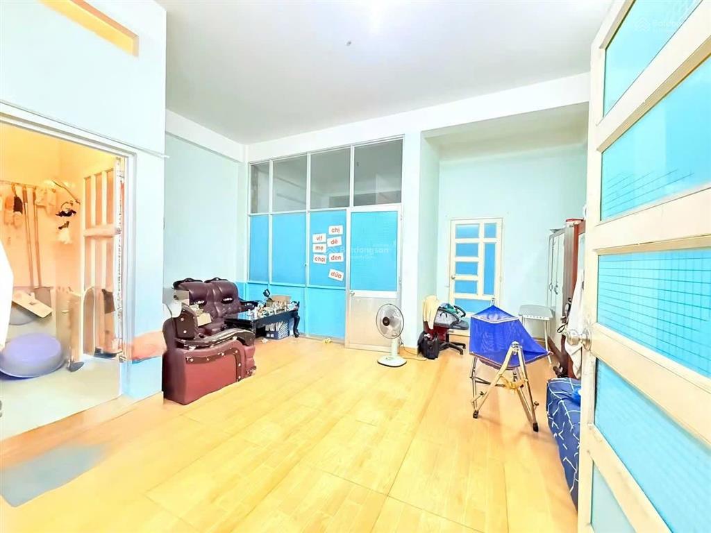 Chính chủ cần bán nhà phố 6 tầng ở tthc dĩ an. dt 131,7m2. ngang 6m. gần trường học, gần công viên