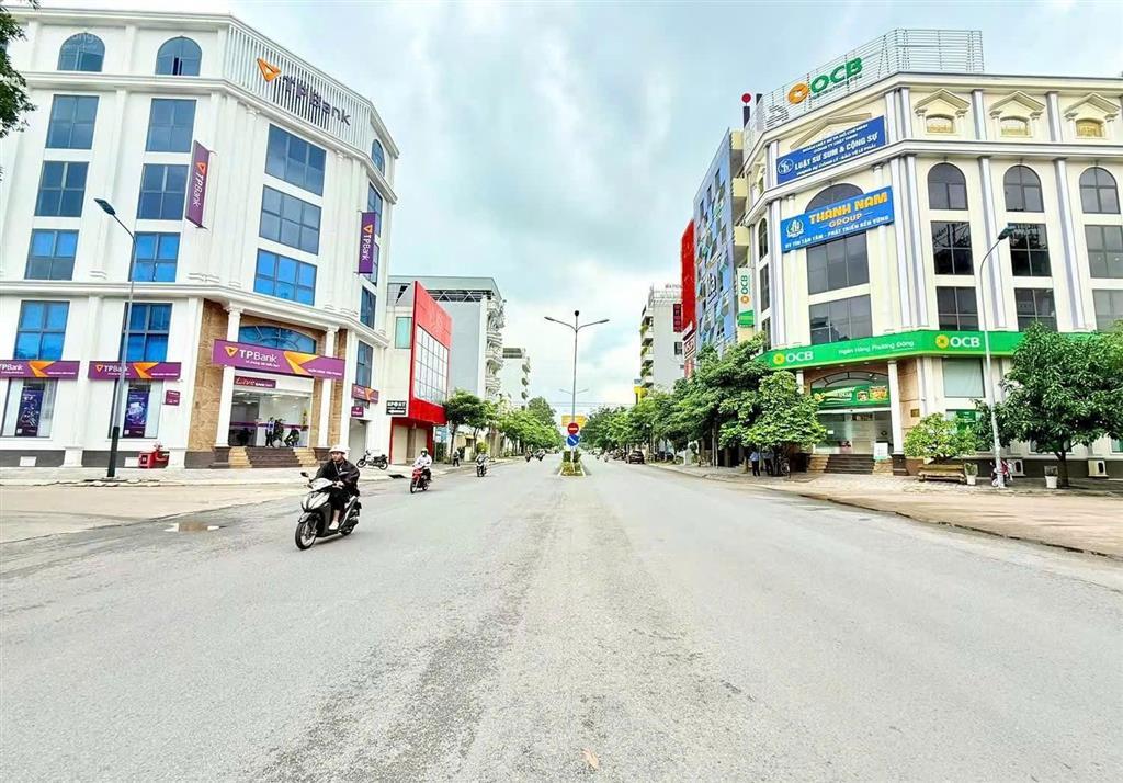 Chính chủ cần bán nhà phố 6 tầng ở tthc dĩ an. dt 131,7m2. ngang 6m. gần trường học, gần công viên