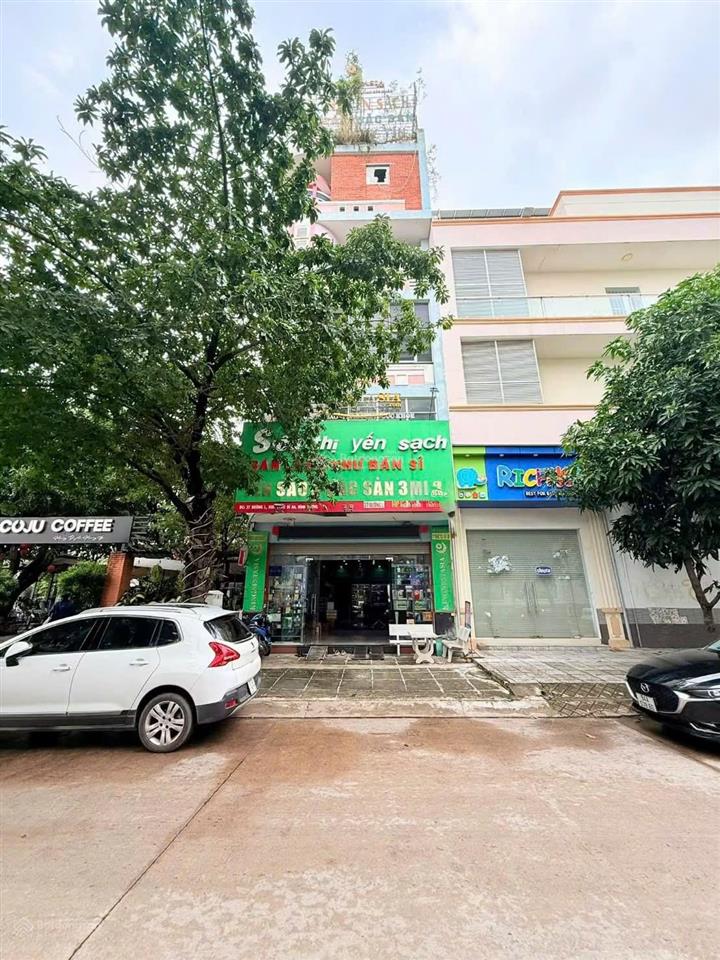 Chính chủ cần bán nhà phố 6 tầng ở tthc dĩ an. dt 131,7m2. ngang 6m. gần trường học, gần công viên