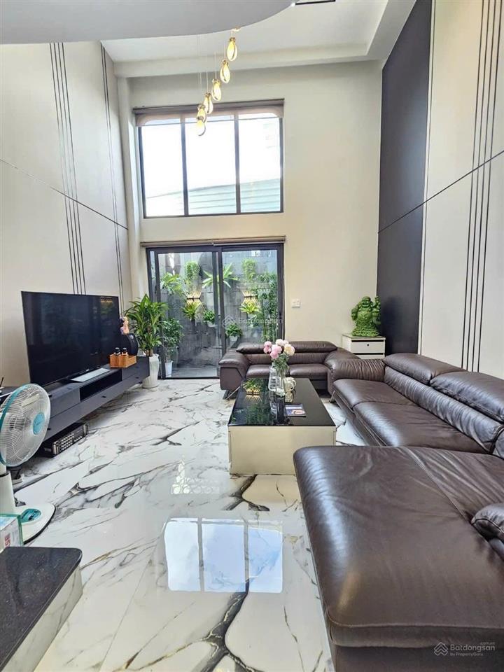 Chính chủ cần bán mt kinh doanh trệt 3 lầu ở đông hòa, dĩ an. gần big c dĩ an. dt 89,7m2. 4pn, 6wc.
