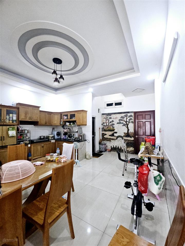 Bán nhà 3tầng lầu tthc dĩ an sát ngân hàng vcbbank vị trí kinh doanh tiện mở spa văn phòng cho thuê