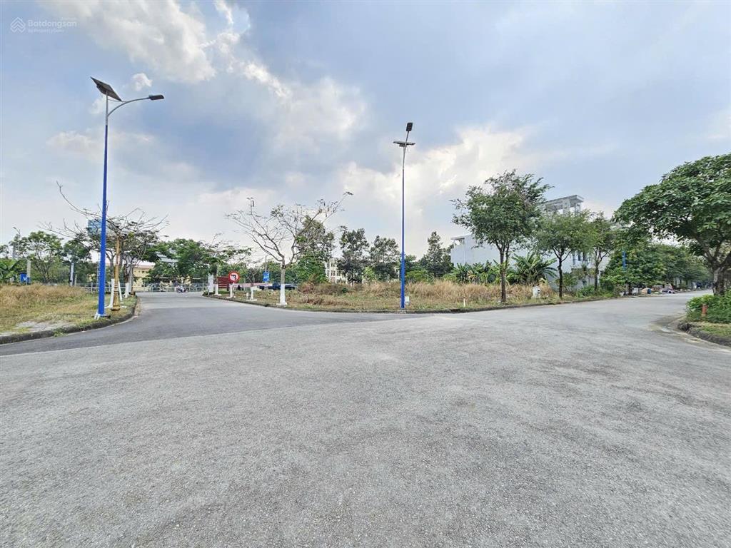 Chính chủ cần bán lô đất ở kdc bình nguyên, ở đông hòa. dt 300m2. ngang 15m. dân cư đông đúc