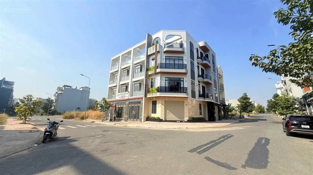 Chính chủ cần bán căn hộ dịch vụ 1 trệt 3 lầu ở pht 9, đông hòa. có 17p. dt 110m2. gần làng đhqg