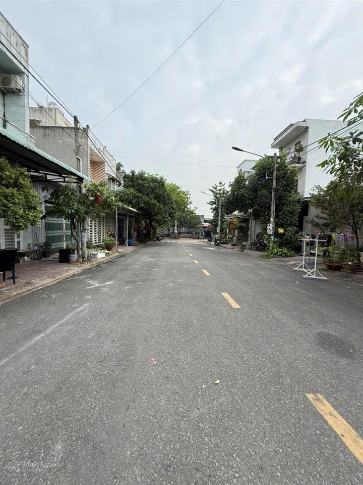 Bán đất ngôp bank đang nợ 3.5 tỷ chỉ còn 2.8 tỷ gấp 185m2 đường 8m vỉa hè kdc đất mới