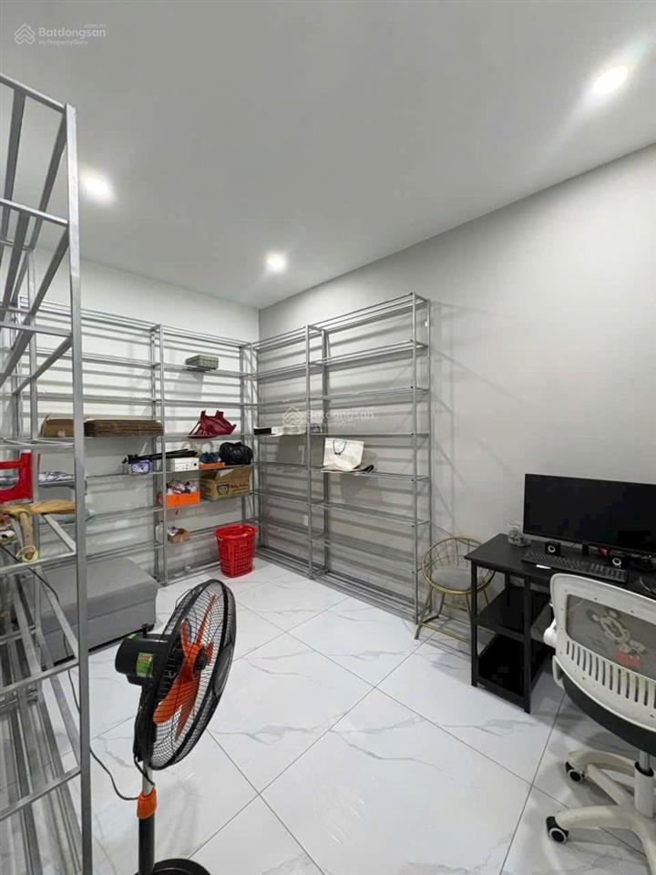 Chính chủ cần bán trệt lầu ở đông hòa. sát trường c1, c2, chợ. đi s.thị go 1km dt 101,5m. 3pn, 3wc