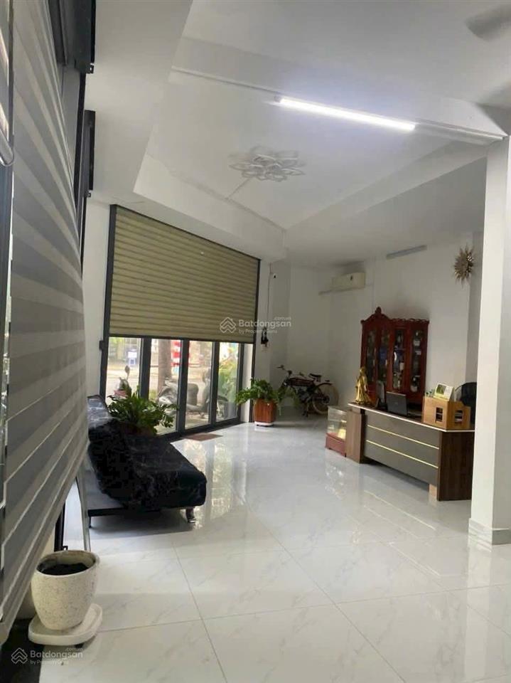 Chính chủ cần bán gấp góc 2 mt trệt 2 lầu ở tthc dĩ an. dt 141m2. 4pn, 3wc. kinh doanh đa ngành