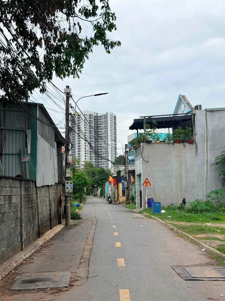 Chính chủ cần bán lô đất rẻ, đẹp ở dĩ an. dt 80m2. t.cư 60m2. xung quanh nhiều tiện ích.