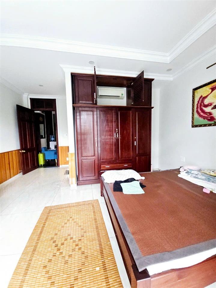 Chính chủ cần bán 3 lầu tum ở đường gs03 dĩ an. dt 100m2. ngang 5. sầm uất, tiện ích. 4pn, 4wc
