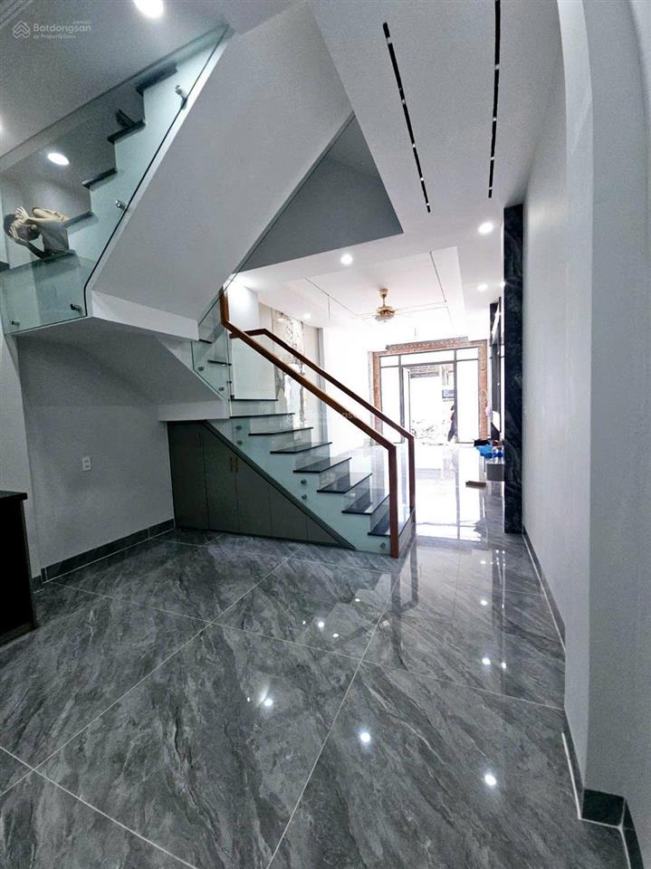Hạ giá bán gấp nhà 71m2, nhà mới  hướng tây bắc, vị trí phú hồng thịnh dĩ an