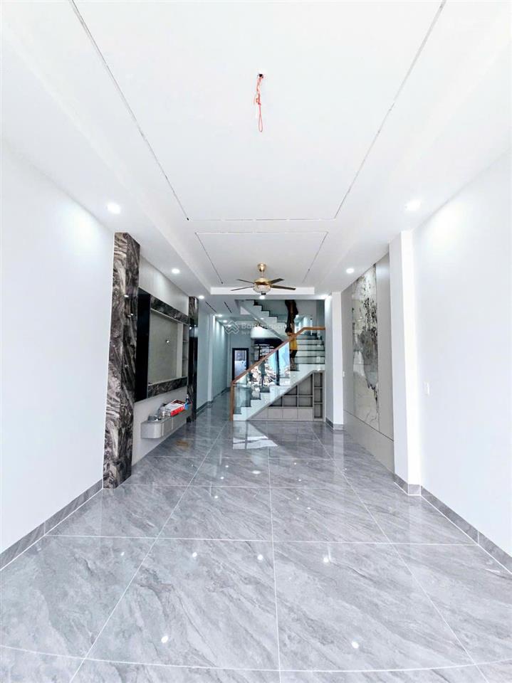 Hạ giá bán gấp nhà 71m2, nhà mới  hướng tây bắc, vị trí phú hồng thịnh dĩ an