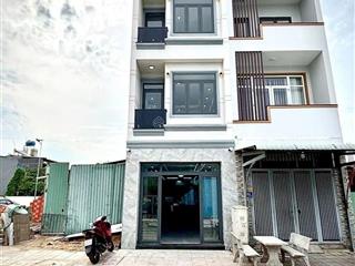 Hạ giá bán gấp nhà 71m2, nhà mới  hướng tây bắc, vị trí phú hồng thịnh dĩ an