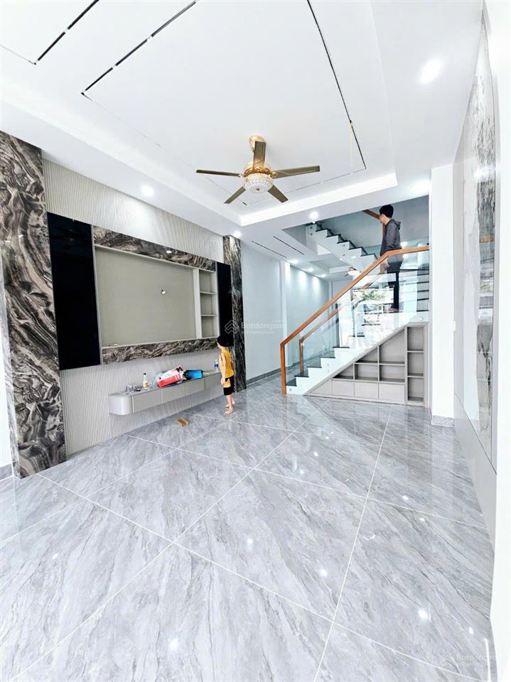Hạ giá bán gấp nhà 71m2, nhà mới  hướng tây bắc, vị trí phú hồng thịnh dĩ an