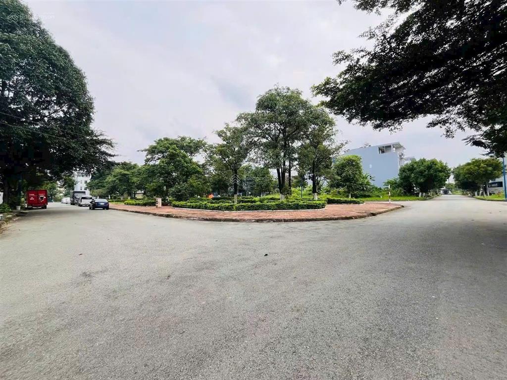Chính chủ cần bán đất đẹp ở khu bình nguyên, đông hòa. dt 100m2. ngang 5m. gần làng đhqg. tiện ích