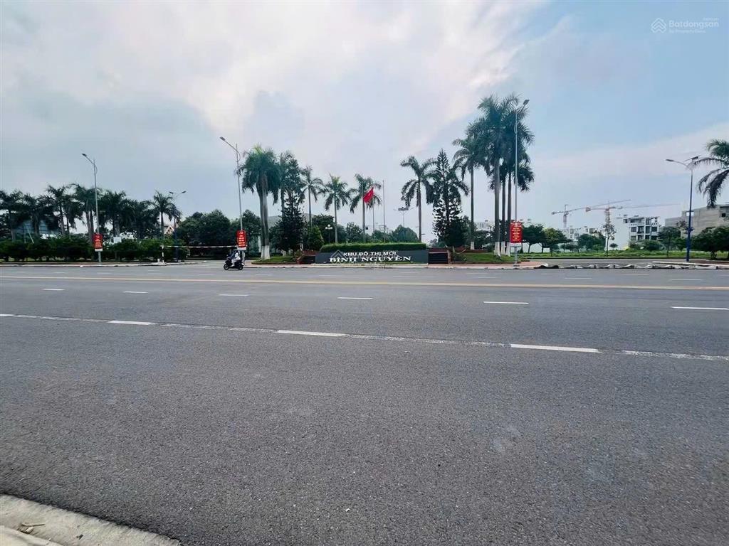 Chính chủ bán lô đất ở đường n6 bình nguyên, đông hoà. dt 300m2. giáp làng đhqg, bx mới, bv ung bứu